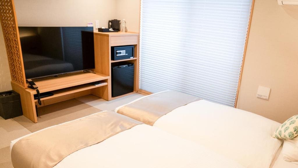 Standard Twin Room with Sofa room - Image 3