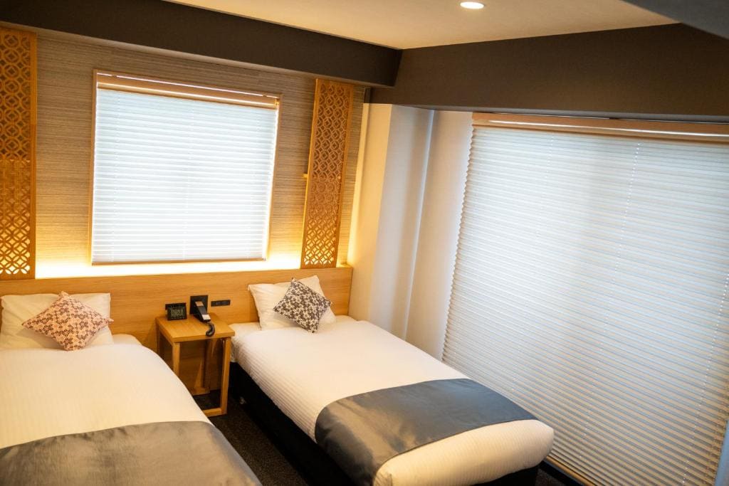 Superior Twin Room room - Image 2