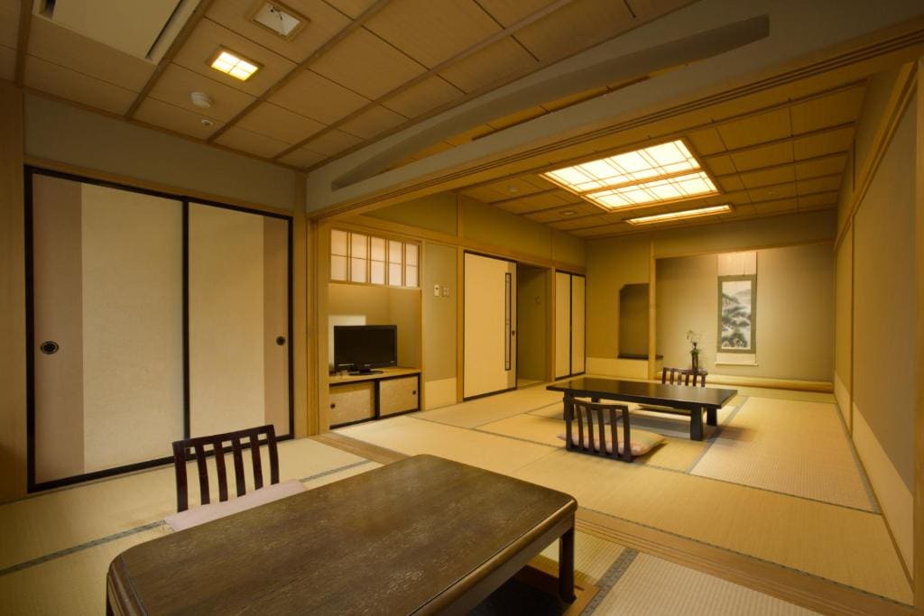 Japanese Style Deluxe Room East Building room - Image 2