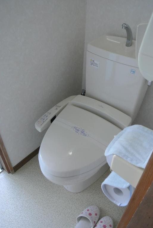Standard Japanese-Style Room room - Image 2