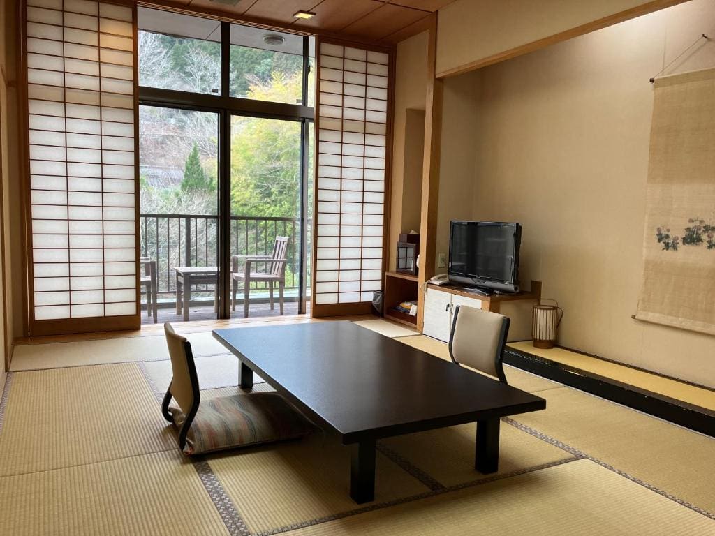 Japanese-Style Quadruple Room room - Image 2