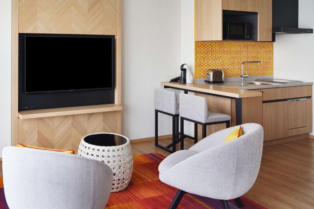 Studio with Two Semi Double Beds and Ocean View - Low Floor room - Image 1