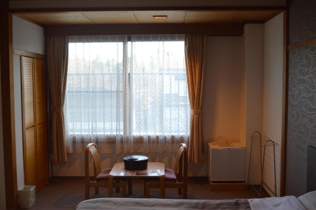 Modern Japanese-Style Room room - Image 3