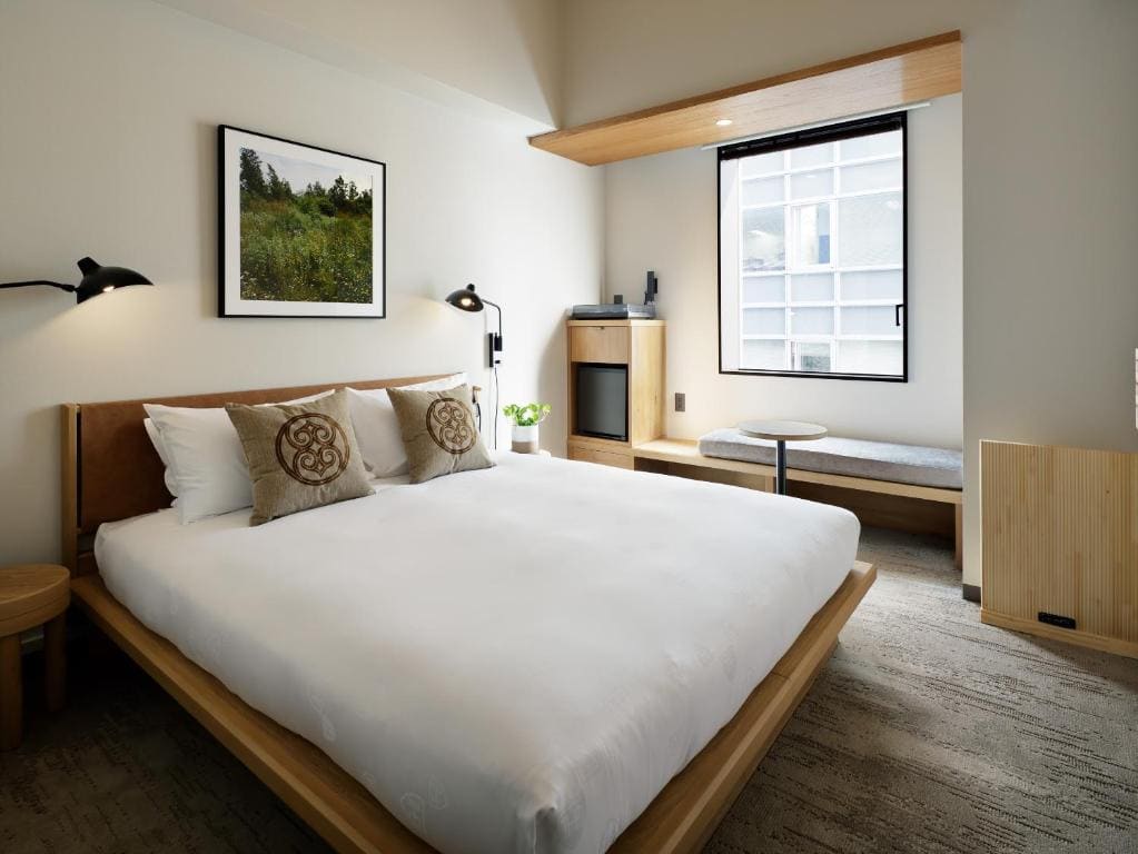 Superior Twin Room with Park View - Gallery Floor room - Image 1