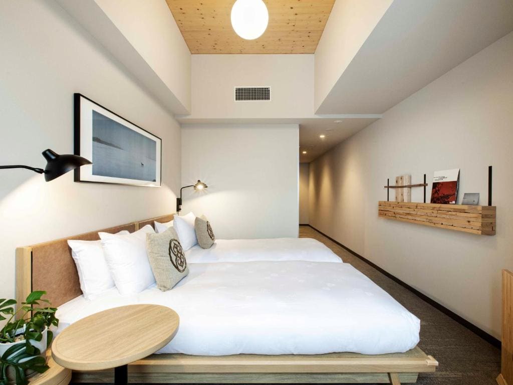 Superior Twin Room with Park View - Gallery Floor room - Image 2