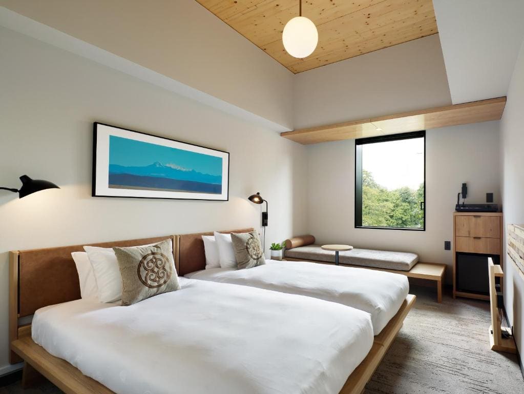 Adjoining Superior Twin Room with Park View - Gallery Floor room - Image 1