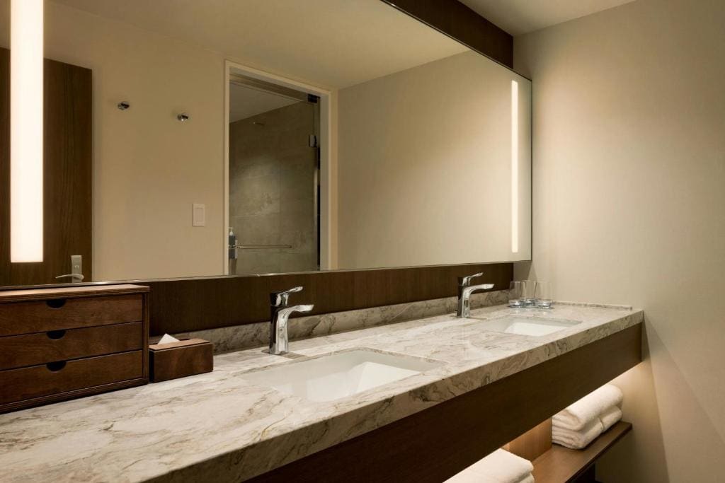 Luxury 3 Single beds 1 Bedroom Suite - Two story room - Image 1