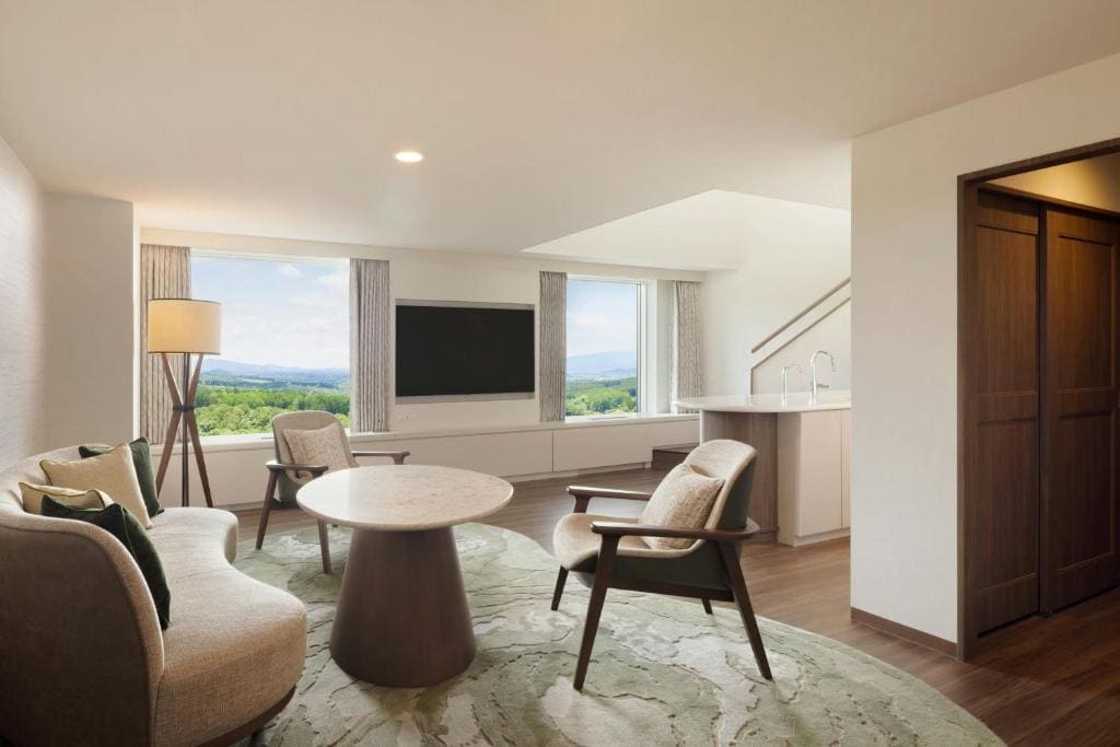 Luxury 4 single beds 1 Bedroom Suite - High floor - Two story room - Image 3