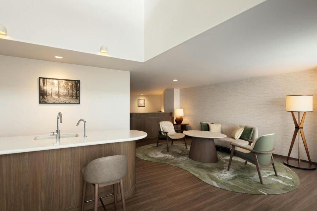Luxury 4 single beds 1 Bedroom Suite - High floor - Two story room - Image 2