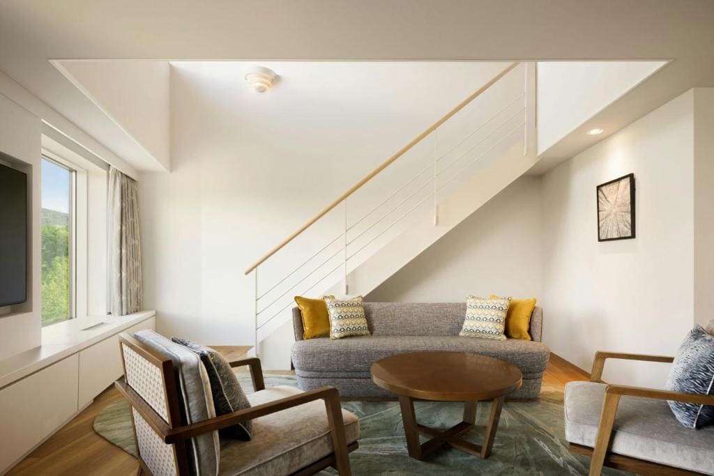 Standard King 1 Bedroom - Two story room - Image 2
