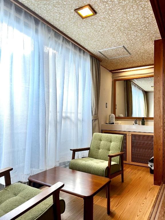 Classic Quadruple Room room - Image 3