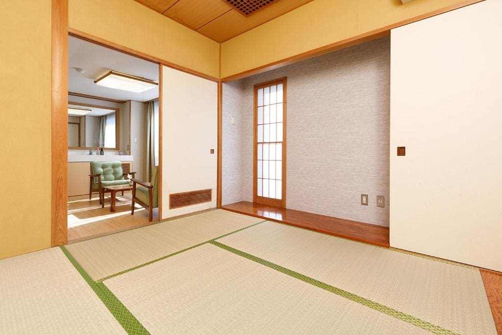 Deluxe Family Suite room - Image 3