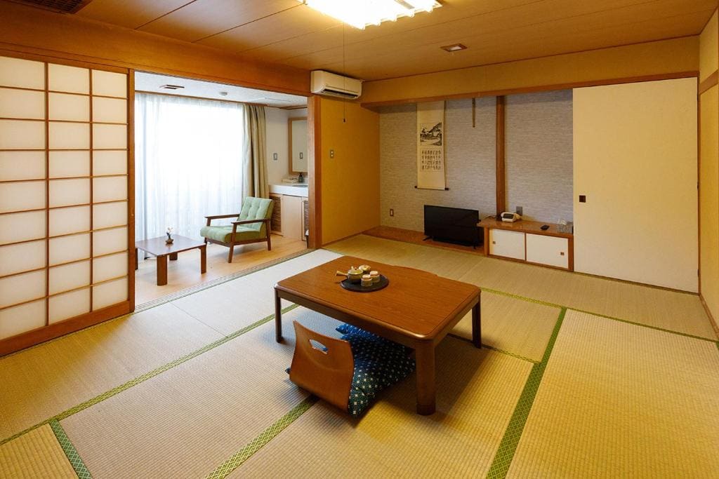 Japanese-Style Quadruple Room room - Image 2