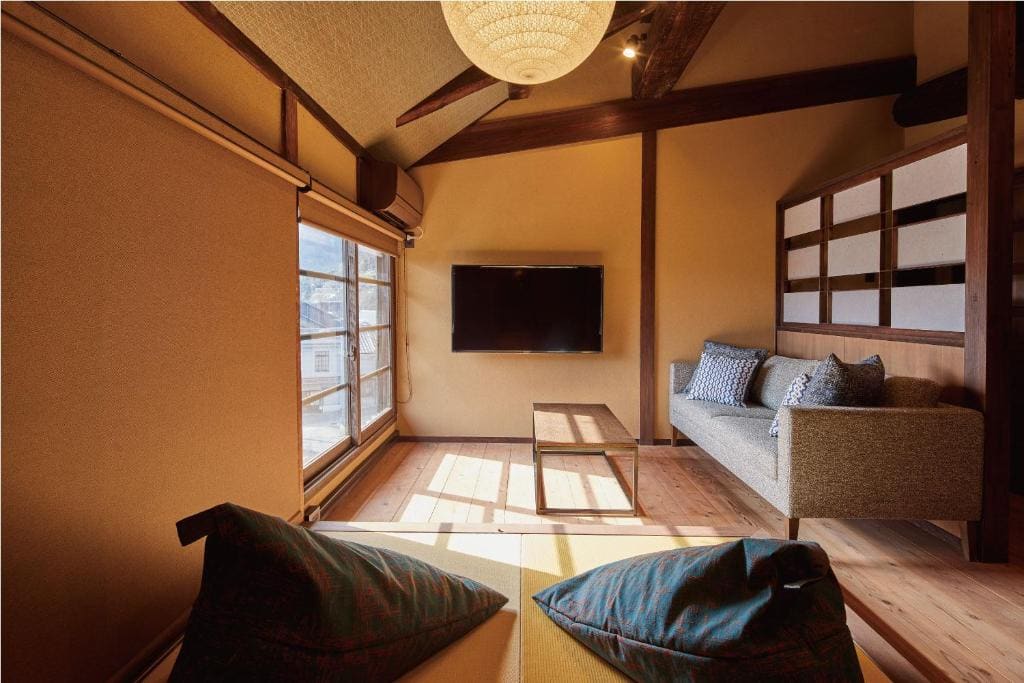 Twin Room with Private Bathroom room - Image 2