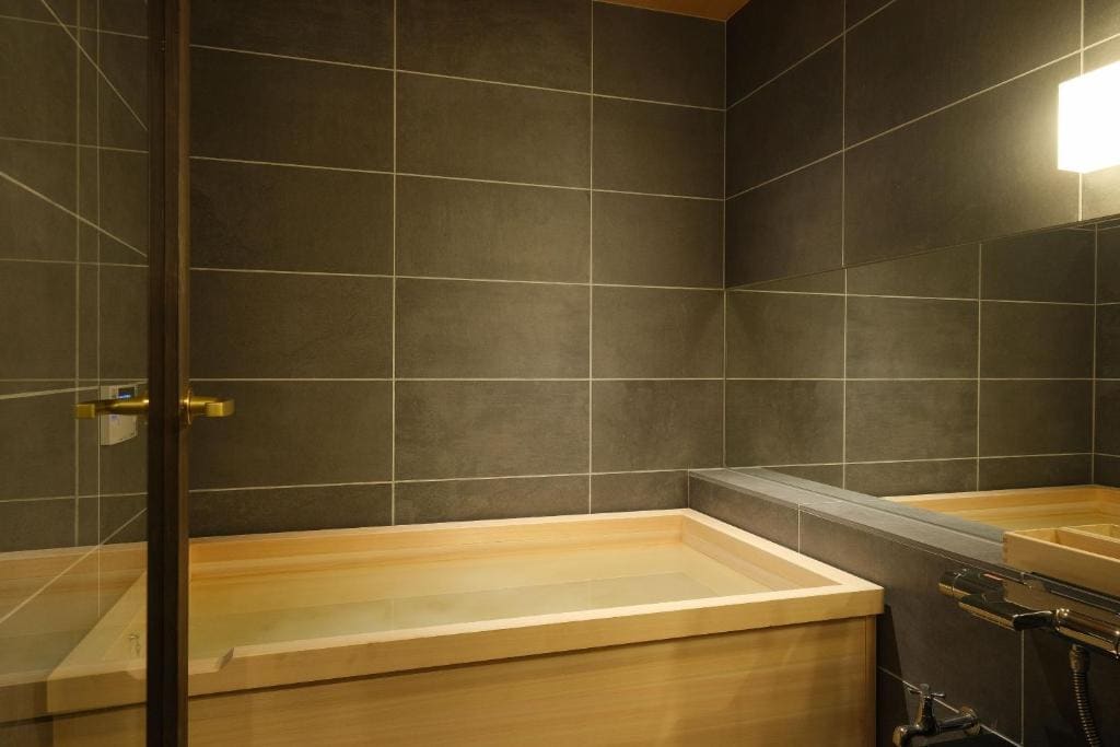 Superior Twin Room room - Image 3
