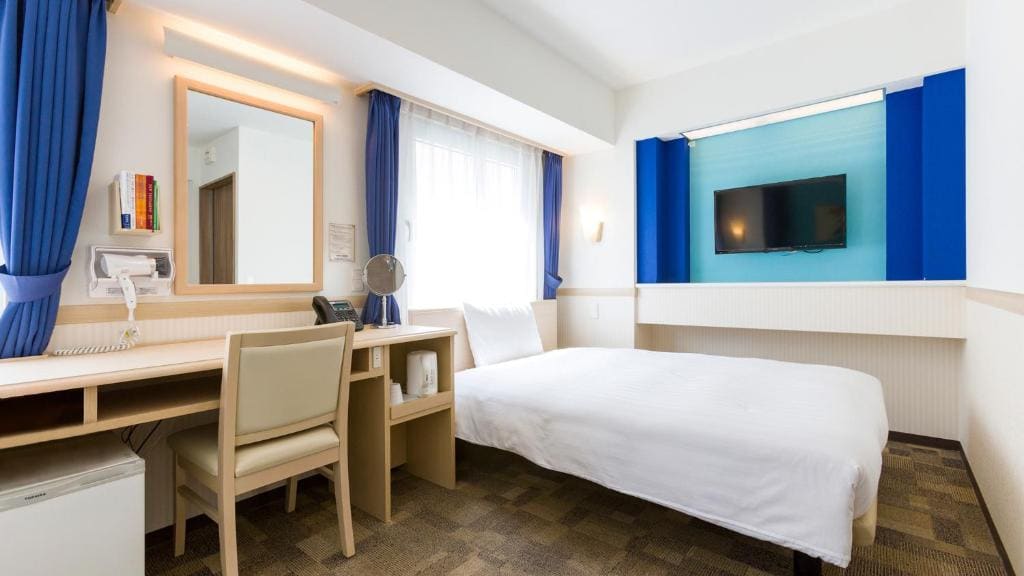 Accessible Twin Room - Non-Smoking room - Image 2