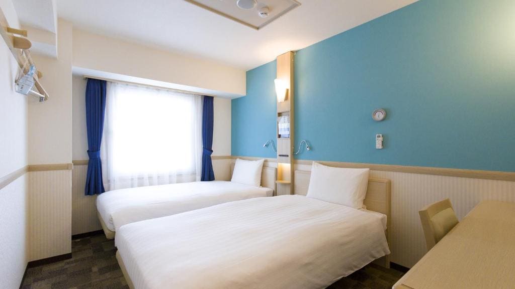 Standard Twin Room with a Shower & Bath Room between Beds - Smoking room - Image 1