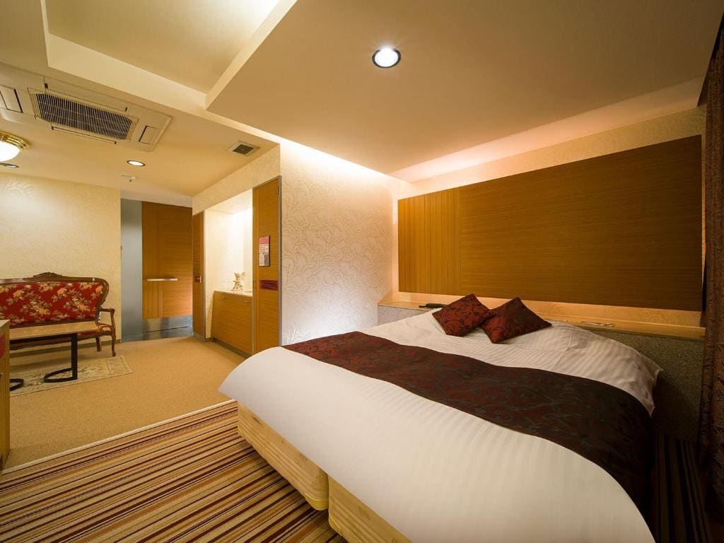 ROOM ROYAL - Smoking room - Image 1