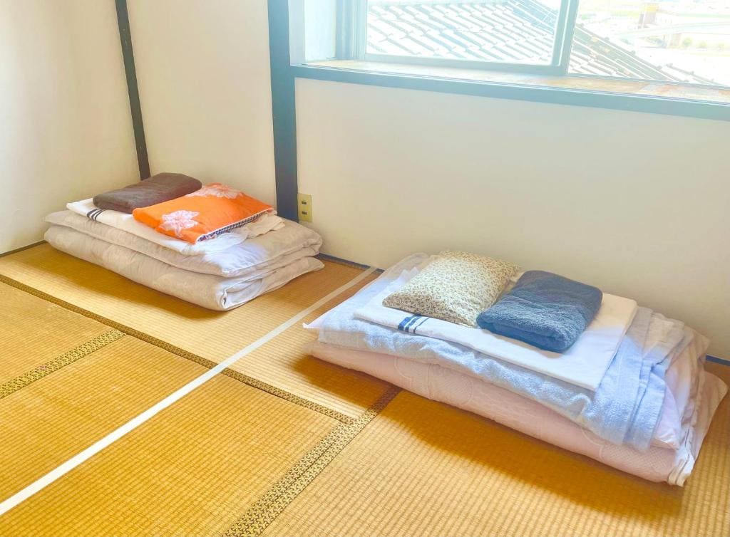 Single Bed in Dormitory Room room - Image 3