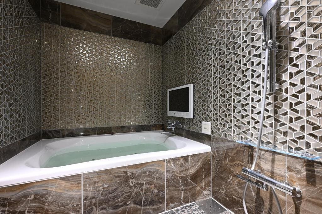 King Room with Spa Bath room - Image 3