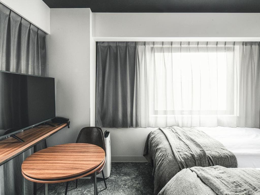 Corner Twin - Non-Smoking room - Image 2