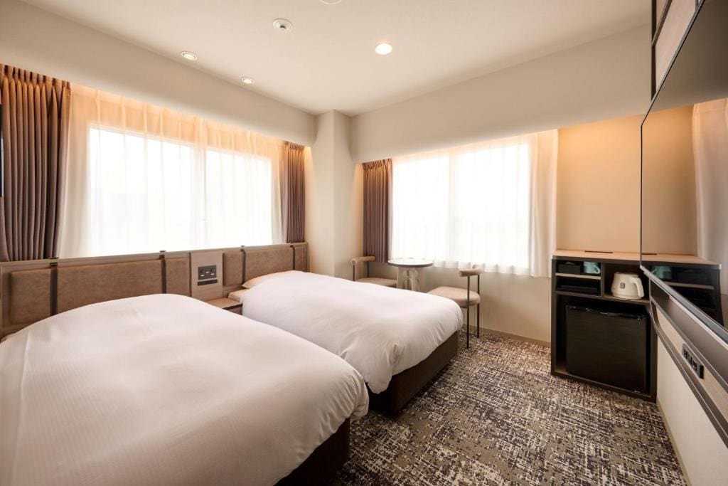 Corner Twin Room - Non-Smoking room - Image 1