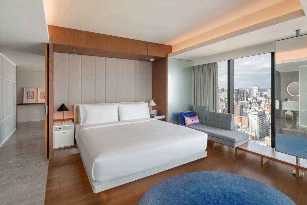 Larger Suite with 1 King Bed, City view room - Image 3