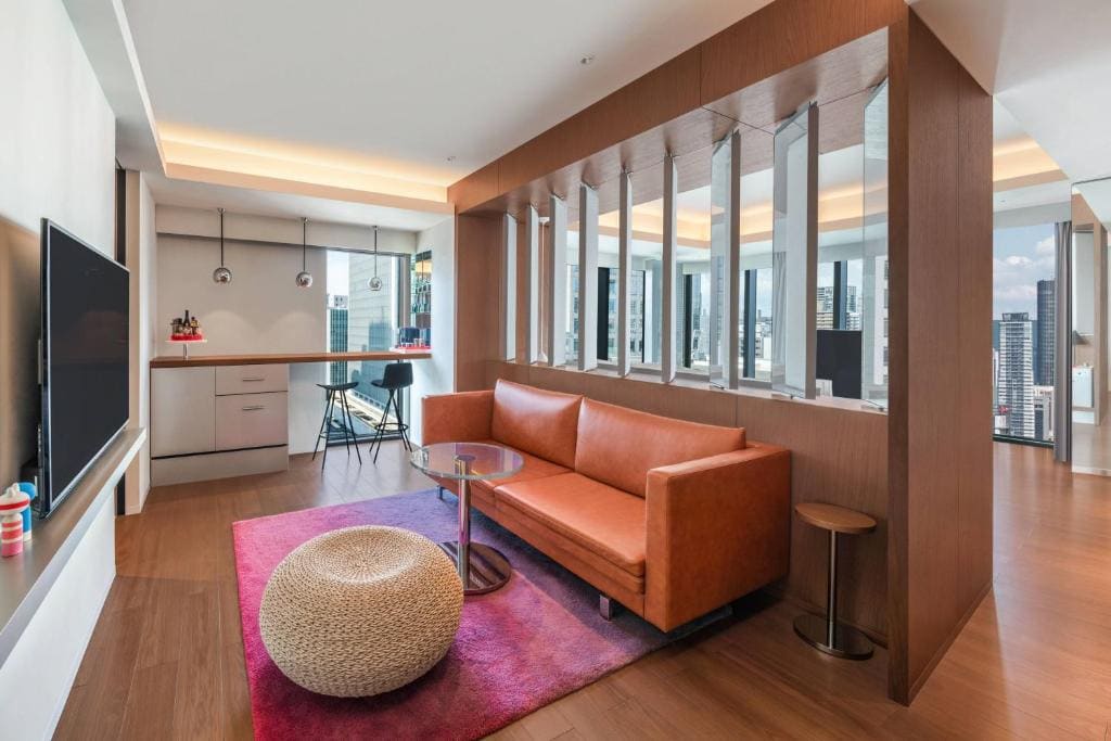 Suite with 1 King Bed, City view room - Image 2