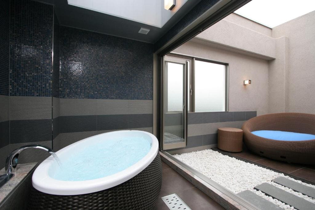 Queen Room room - Image 2