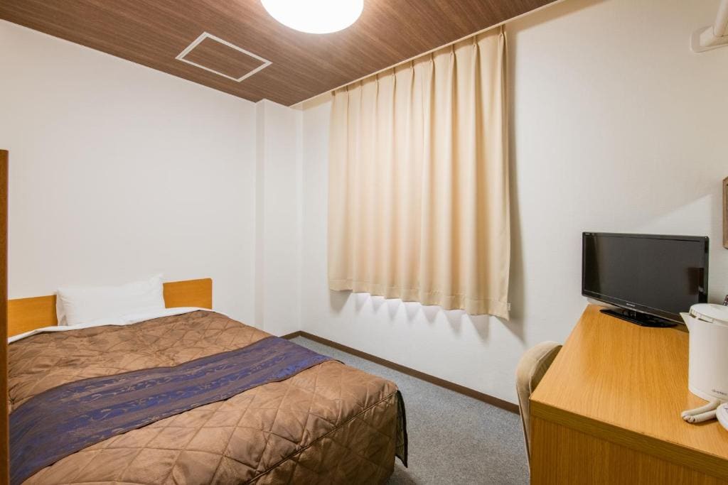 Single Room - Main Building - Smoking room - Image 1