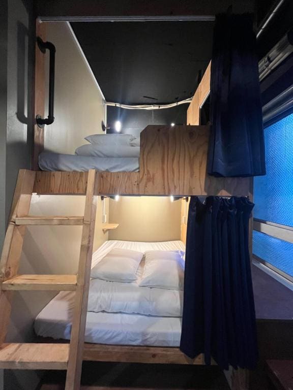 Comfort Quadruple Room room - Image 2