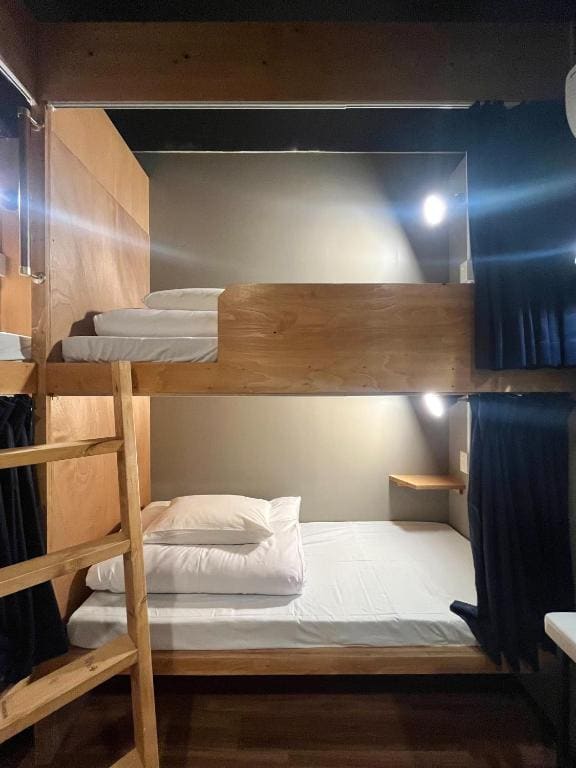 Standard Quadruple Room room - Image 3