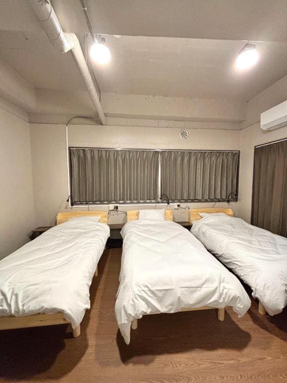 Superior Triple Room room - Image 2