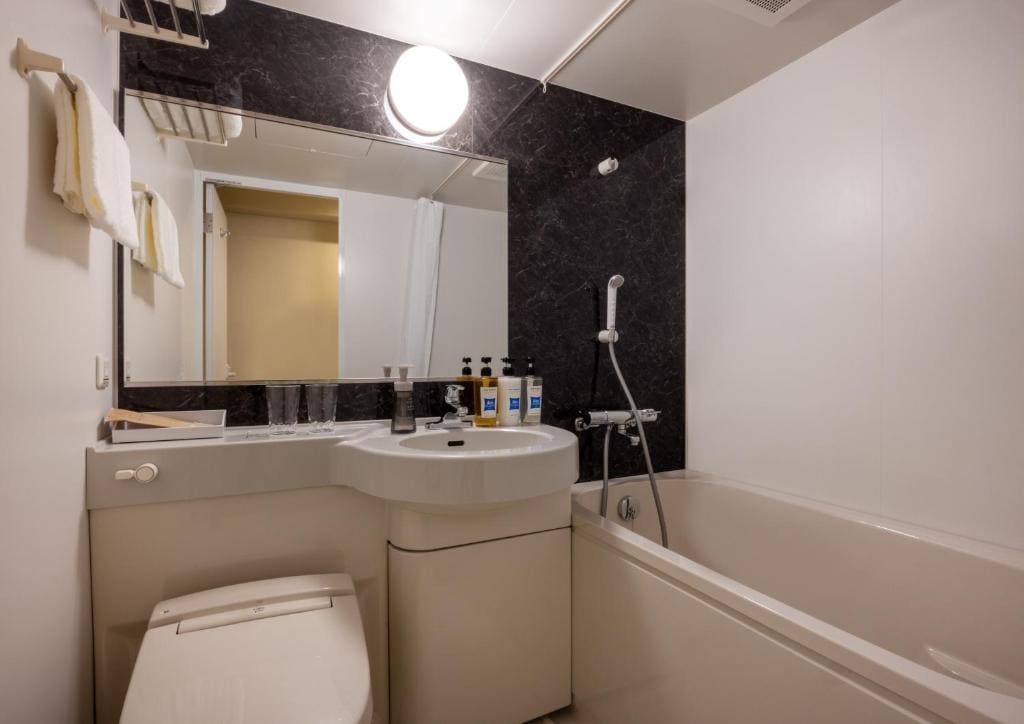 Standard Twin Room - Non-Smoking room - Image 3