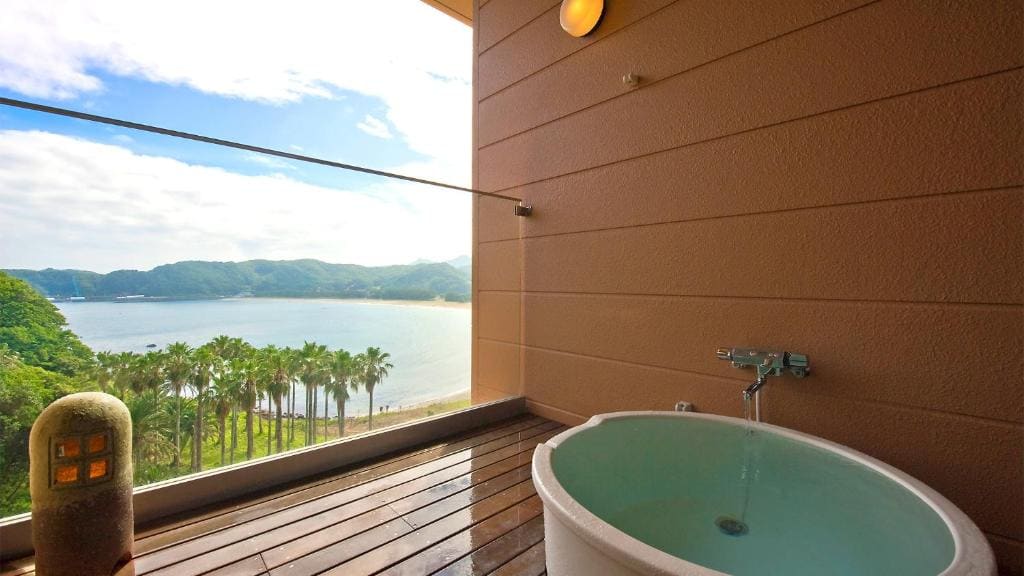 Quadruple Room with Sea View room - Image 3