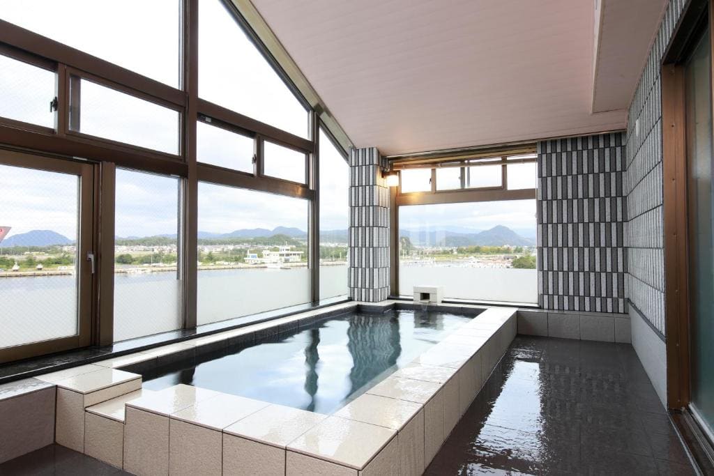 Japanese-Style Quadruple Room room - Image 3