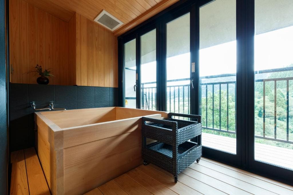 Family Room with Private Bathroom room - Image 3