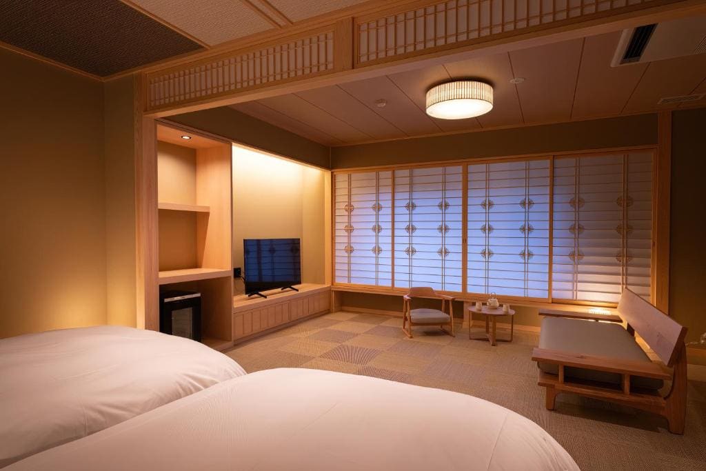 Quadruple Room with Private Bathroom room - Image 1