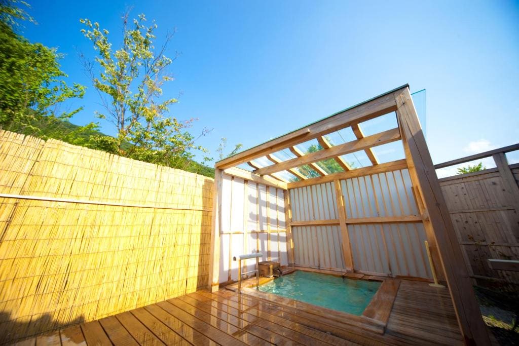 Japanese-Style Premium House with Bed Room + Massage-Chair Room with Open-Air Bath + Shower Booth - Annex room - Image 2