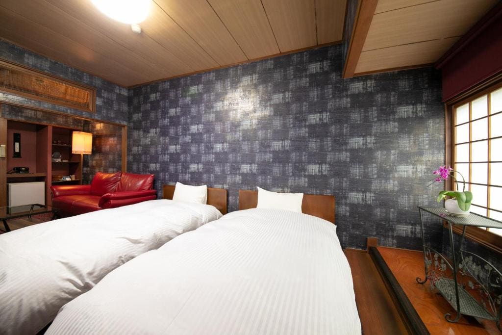 Twin Room with Shared Bathroom - Main Building room - Image 1