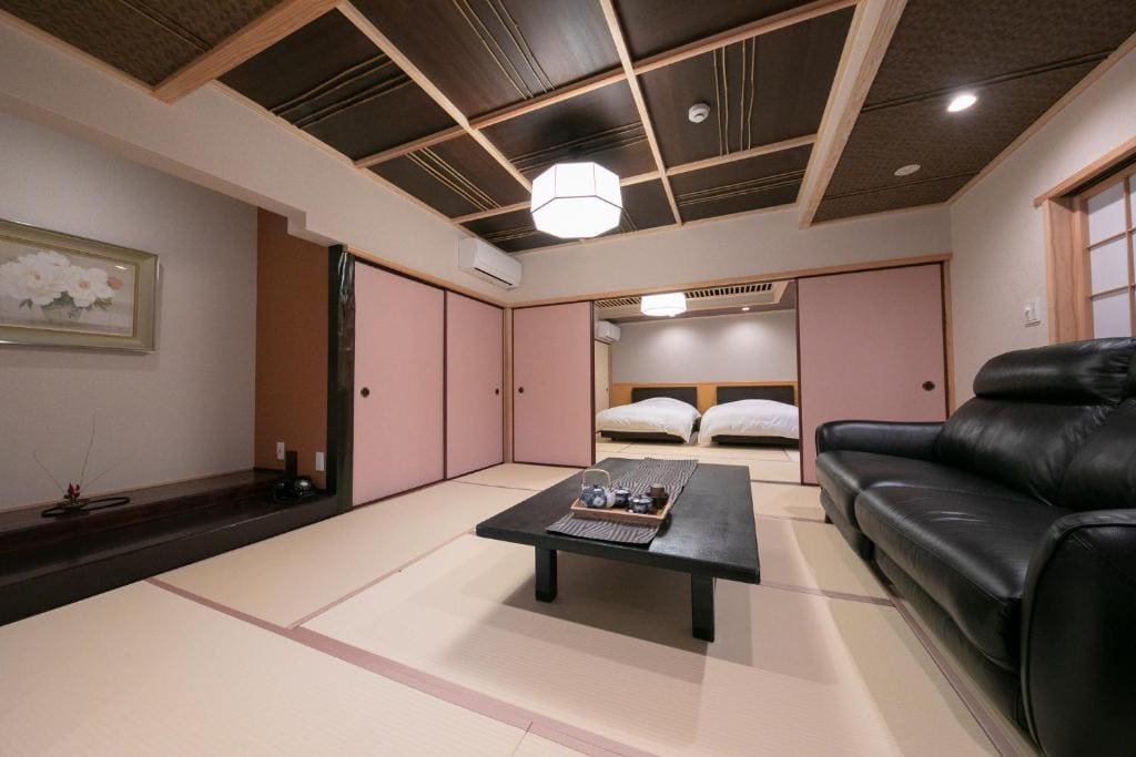 Yufudake-VIew Japanese-Style Superior Room with Bed Room with Cast Iron Clawfoot Tub - Annex (Renovated in 2021) room - Image 2
