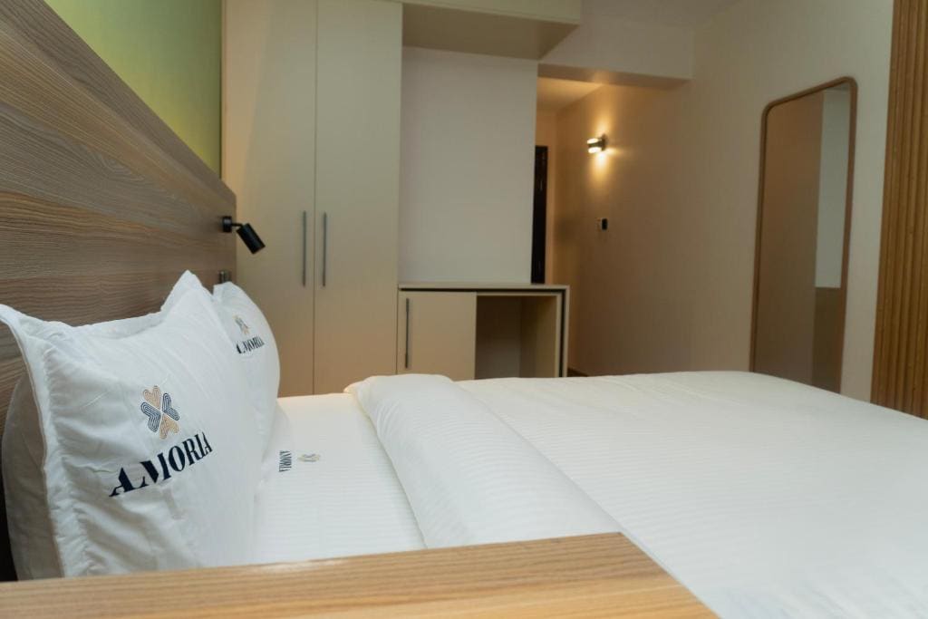 Deluxe Queen Room room - Image 1