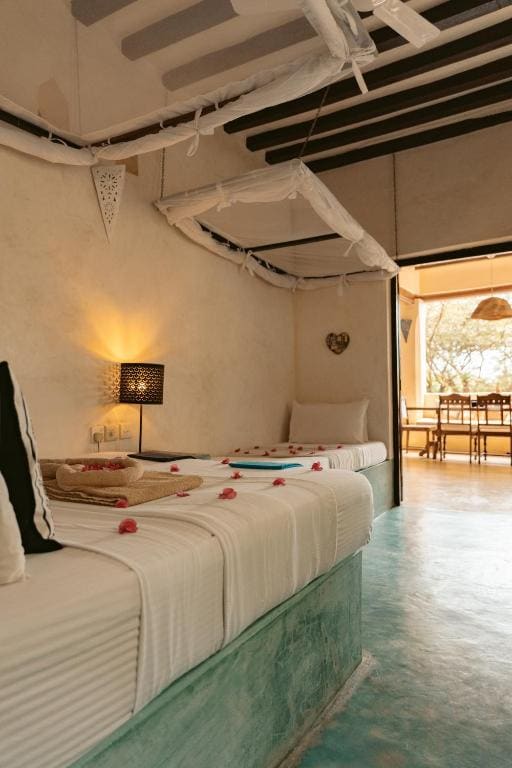 Standard Twin Room with Garden View room - Image 3