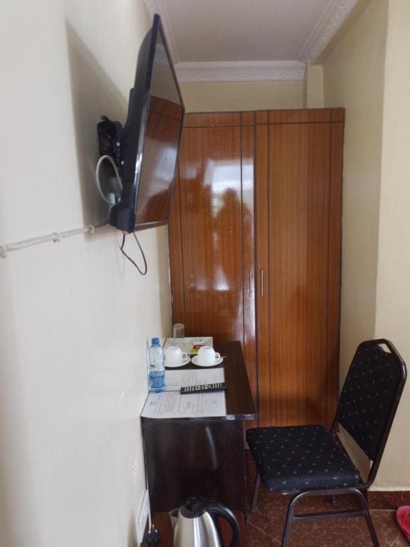 Standard Single Room with Shower room - Image 2