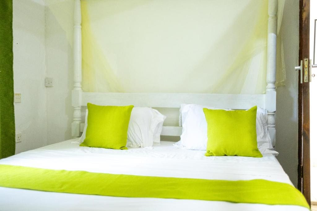 Double Room with Private Bathroom room - Image 2