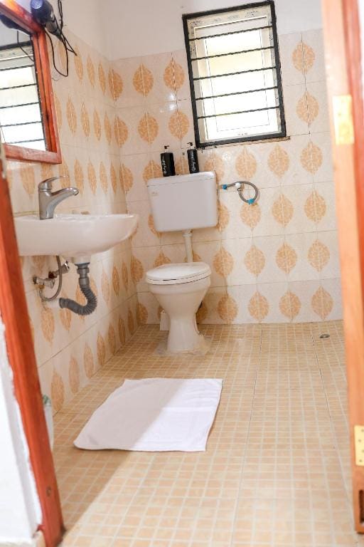 Double Room with Private Bathroom room - Image 3