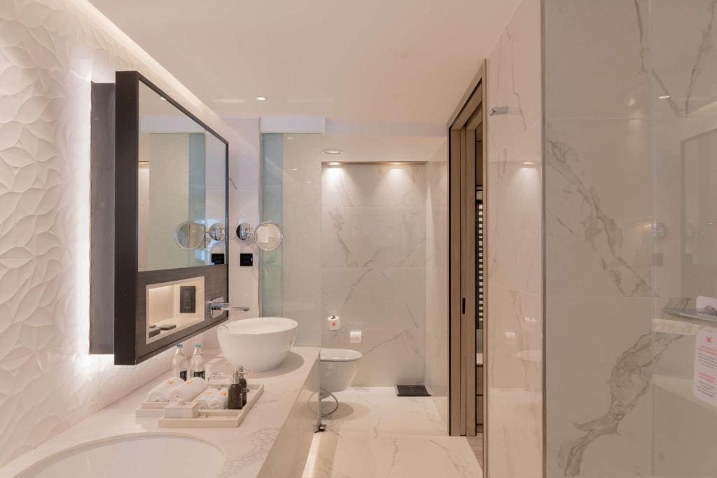Deluxe Serene King Room with Terrace room - Image 2