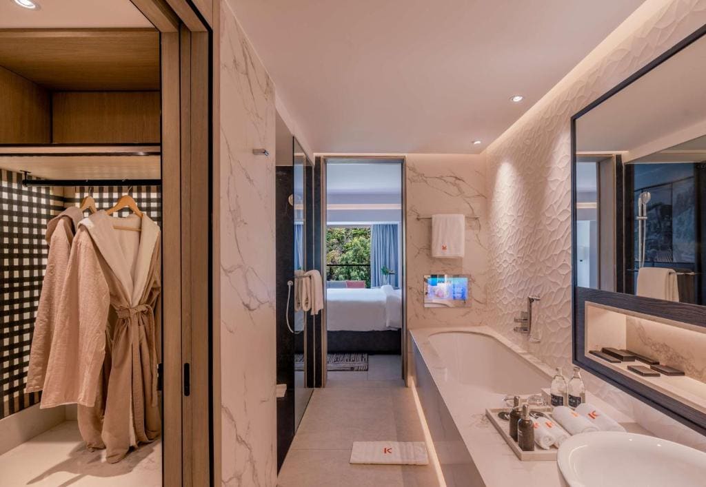 Signature King Room With balcony room - Image 3