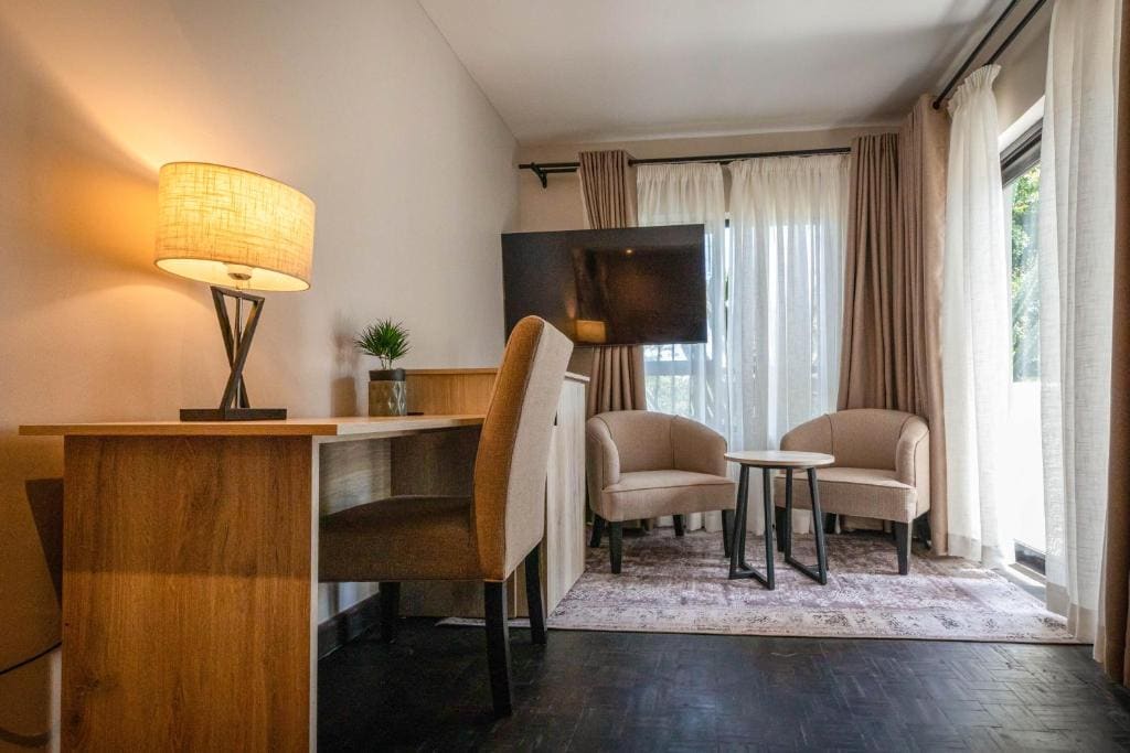 Deluxe Double Room with Balcony room - Image 2