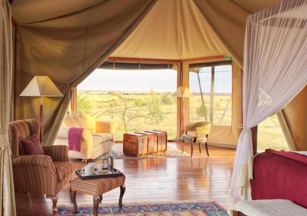 Deluxe Tent with 1 King Bed room - Image 1